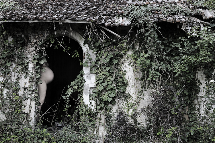 artiste photographe, art, exposition, maternite, urbex, marie bienaime artriste photographe, durare ubique in perpetuum, hommage maternité, serie photographique, autoportraits