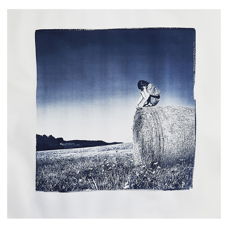 Marie bienaime, tirage cyanotype, cyanotype grand format, procedes anciens, procédés alternatifs, poesie, photographe lyon, photographe professionel lyon, artiste photographe, publication intime et avant a chabeuil, les rencontres de la photo de chabeuil, festival 2021